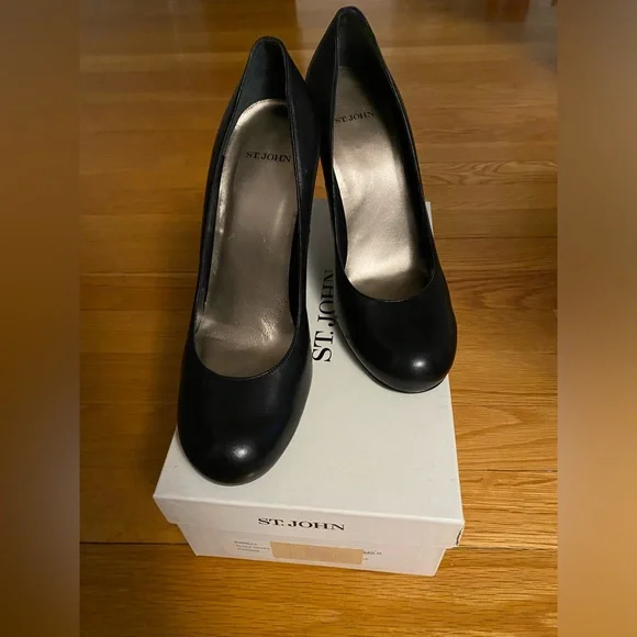 St. John black leather round toe heels with wood grain heel womens shoes size 8 - Picture 2 of 5